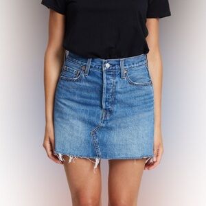 Levi’s Women’s Deconstructed Classic Blue Denim Mini Skirt Size 26 Button Fly
